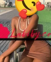Skinny brune au forme de rêve akw