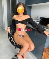 Brune skyny de Yaoundé au cul bien serré