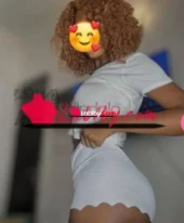 Petite fille black au cul charnu