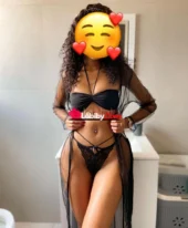 Ta brunette fontaine juteuse