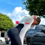 Écolière disponible pour être vue à Dschang