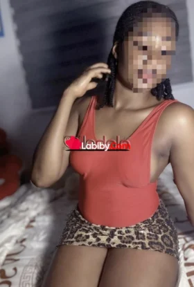 Fille sexy bonne au lit