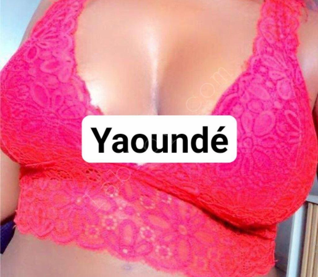Belle brune aux formes généreuses
